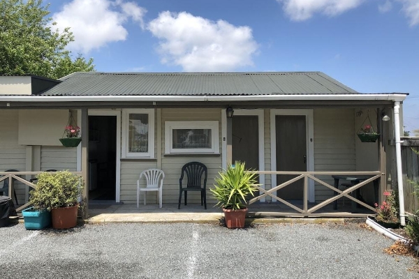 Camellia Court Family Motel